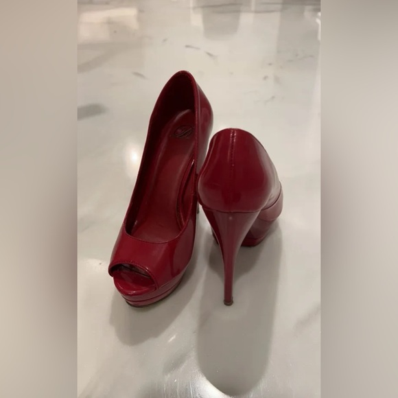 RED HEELS - Picture 2 of 2